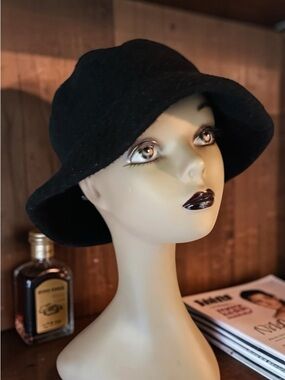 Betmar Vintage Black Cloche Bucket 100% Wool EUC